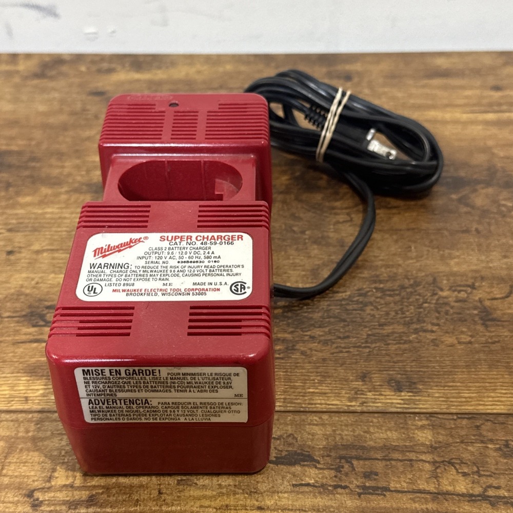 Milwaukee Battery Super Charger 9.6V/12V 1/2 Hour Cat No. 48-59-0166